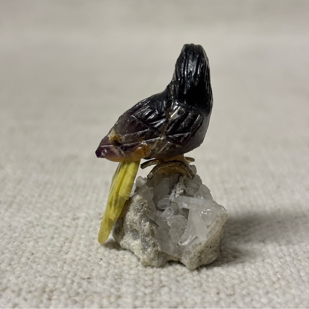 Small Stone Parrot Sculpture Carved And Mounted On NaturalQuartz CrystalCluster - Picture 2 of 7